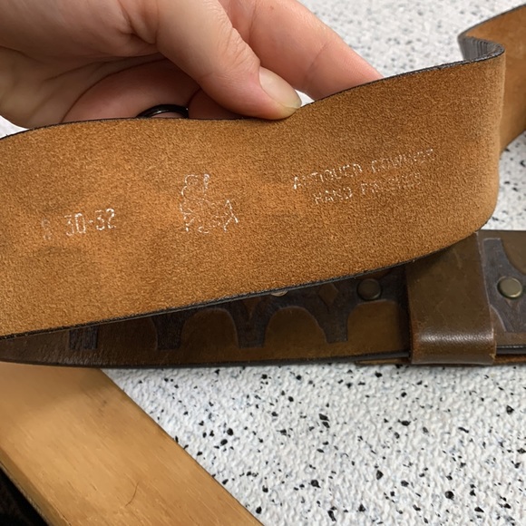 Incredible Vintage Stamped Leather Belt with Brass Buckle - Picture 5 of 5